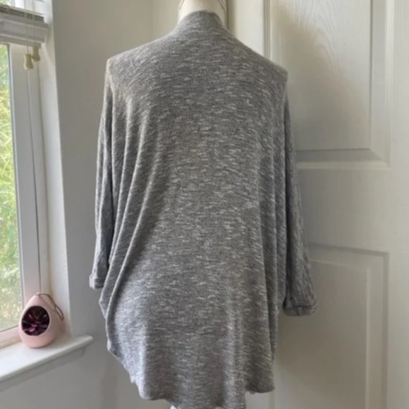 Willow & Clay | Made In USA Light Grey & White Cardigan, Size XS/S - Picture 4 of 9